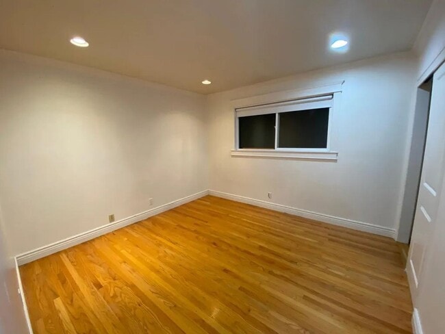 Building Photo - Charming 3-Bedroom Home in a Family Friend...