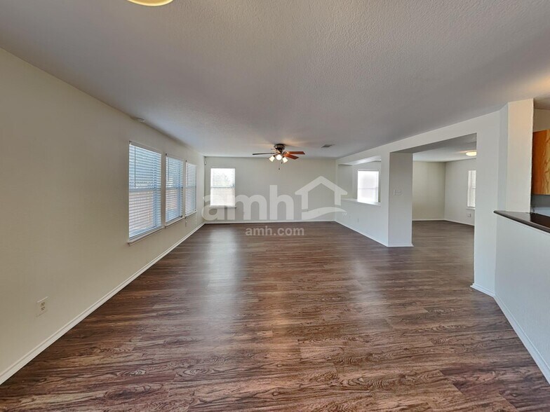 Building Photo - 10019 Bermuda Palm