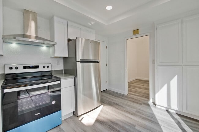 Building Photo - Welcome to this 3 bedroom 2 bath Just updated Townhome located in South San Jose.