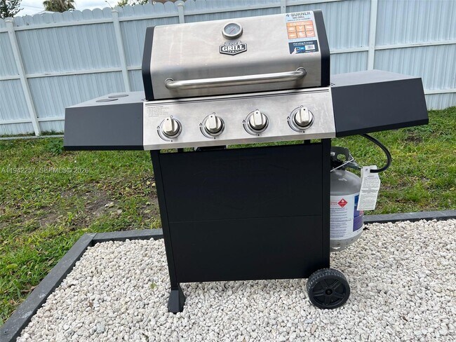 Building Photo - 15100 Polk St