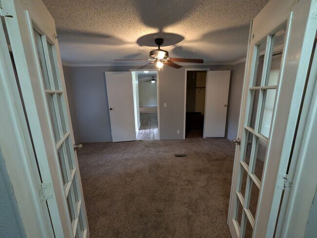 Building Photo - 7988 Hickory Hollow Dr