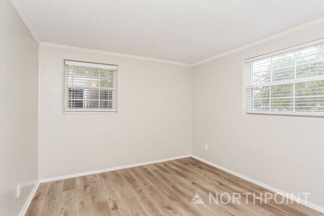 Building Photo - 10539 Gailwood Cir E