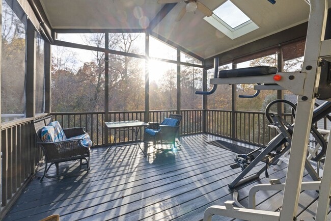 Building Photo - 4 Bed | 2.5 Bath House with Garage
