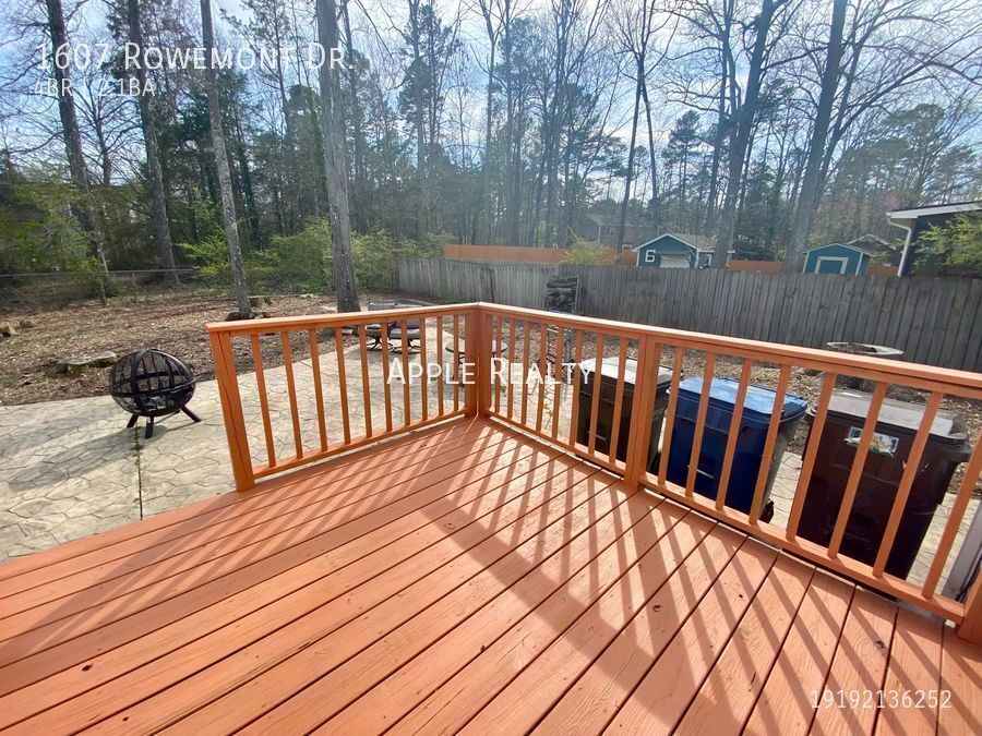 Building Photo - 1607 Rowemont Dr