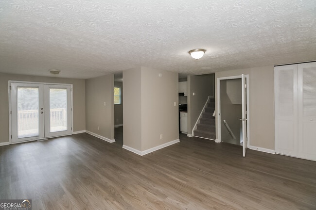 Building Photo - 7180 Buck Creek Dr