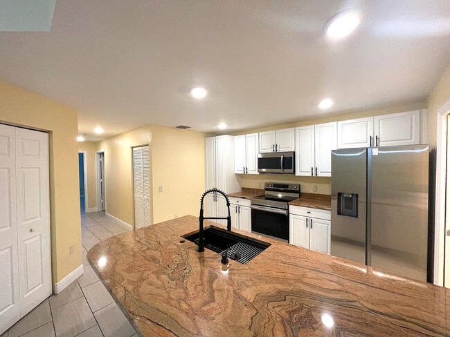 Building Photo - 1840 Sandhill Crane Dr