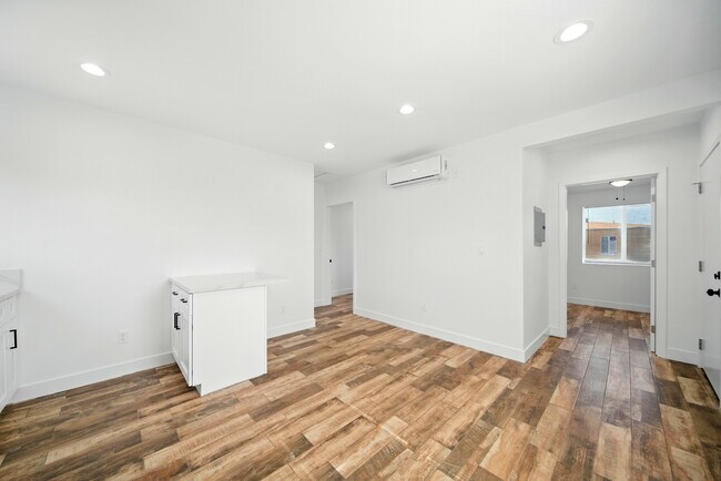 Building Photo - 521 1/2 W 78th 2nd floor Left Side Unit