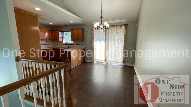 Building Photo - Stunning 3 Bedroom 2.5 Bathroom in Raymore!