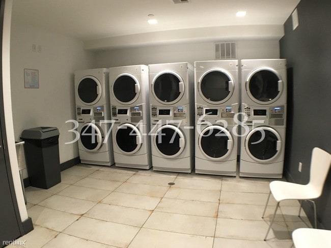 Building Photo - 105 Leonard St