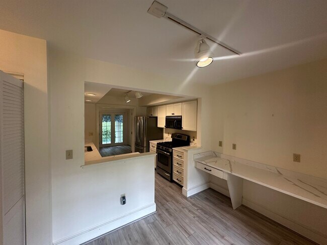 Building Photo - 579 Sagamore Ave