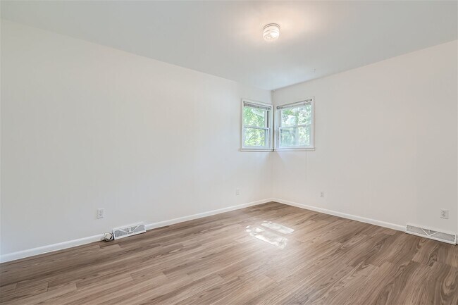 Building Photo - 4001 Tonkawood Rd