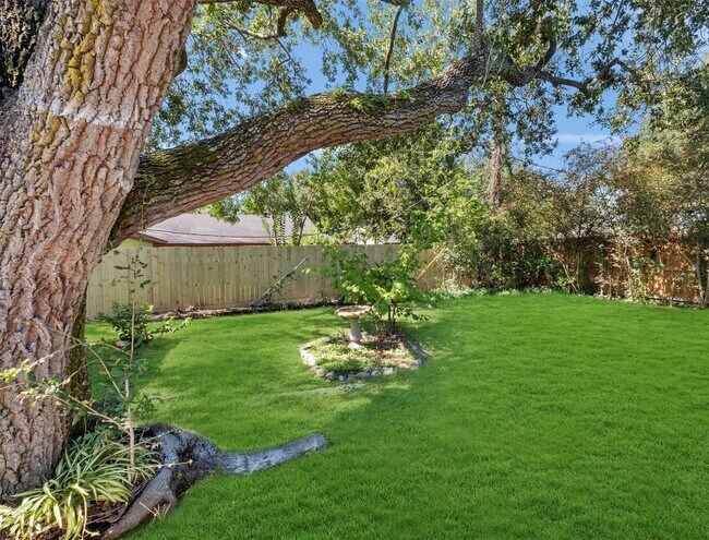 Building Photo - 9418 Brooding Oak Cir