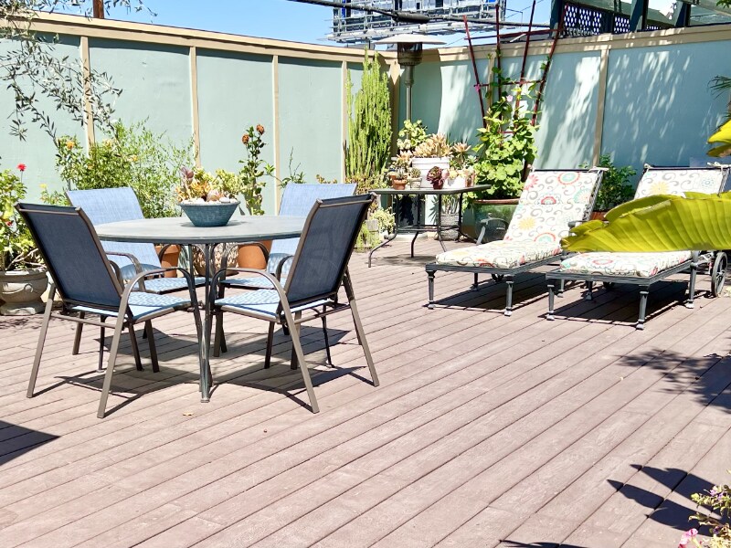 Building Photo - 425 N Sycamore Ave