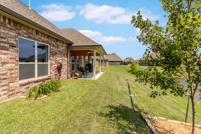 Building Photo - 405 Claystone Rd