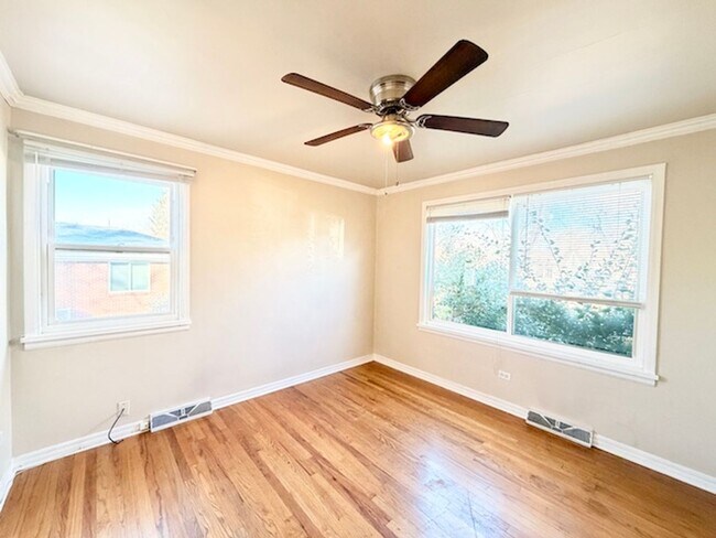 Building Photo - Ideal For Student Housing