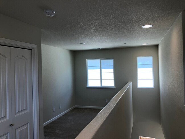 Building Photo - Modesto 3 Bedroom 2.5 Bath Newer Construction
