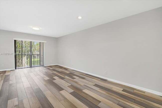 Building Photo - 6832 Palmetto Cir S