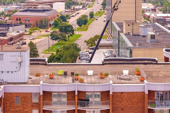 Building Photo - 411 S Old Woodward Ave