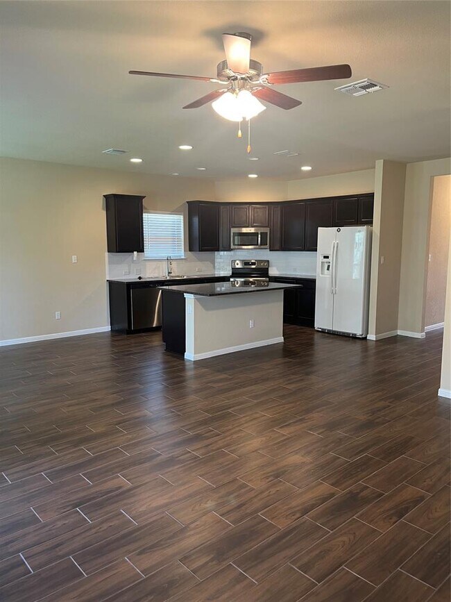 Building Photo - 200 Scenic Hills Cir