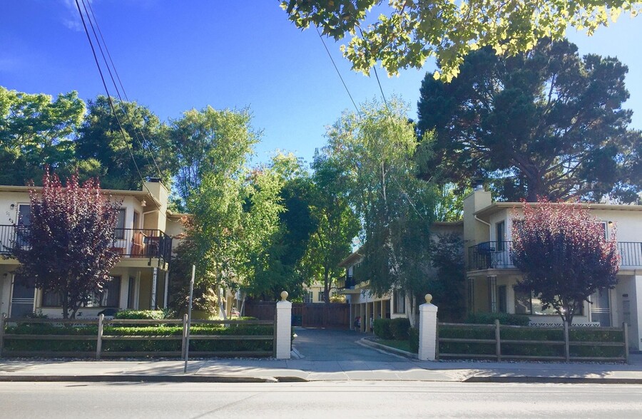 Primary Photo - Laurel Court Apartments