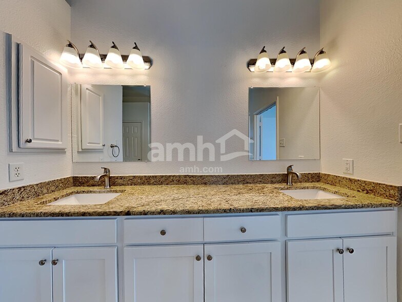 Building Photo - 1715 Ash Ln