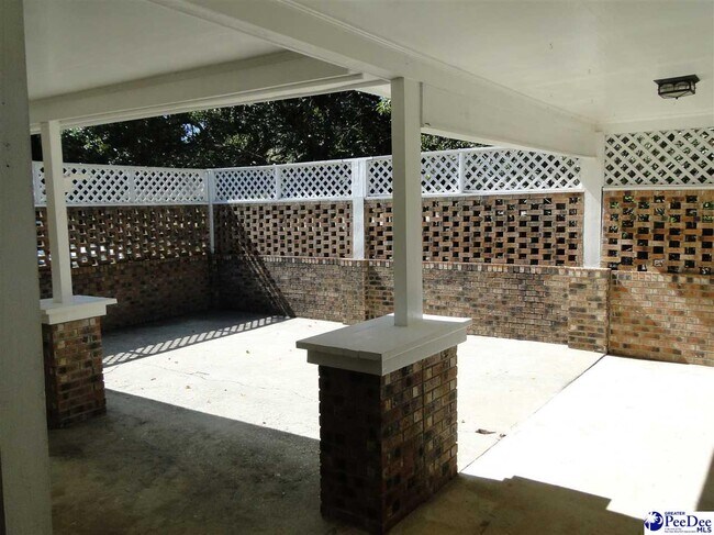 Building Photo - 218 Honeysuckle Ln