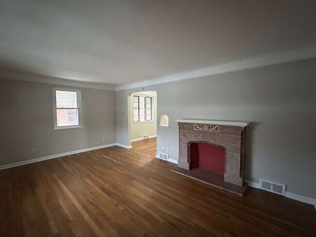 Building Photo - 19181 Lakeshore Blvd