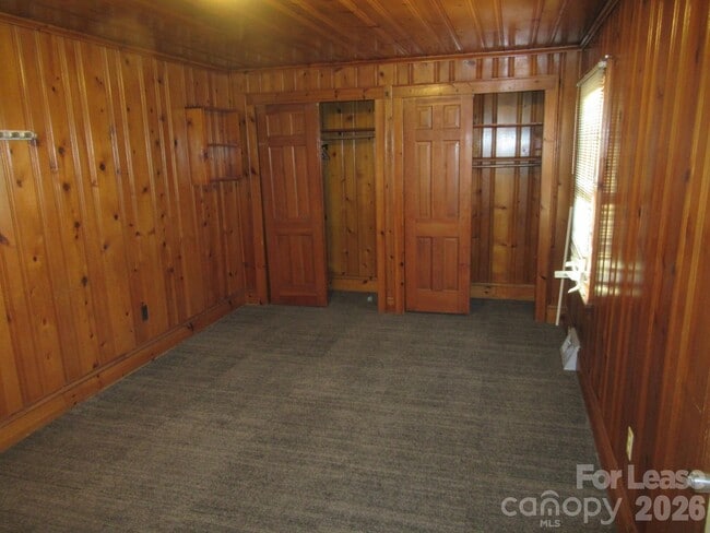 Building Photo - 505 S Cedar St