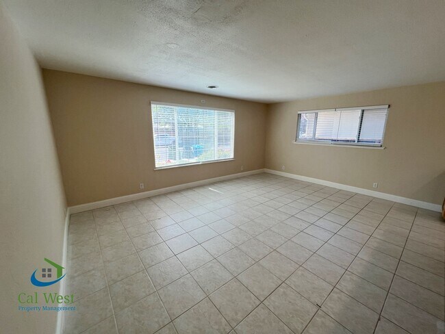 Building Photo - $4,995 - Beautiful 3/2 Bath Home Tucked Away in Prime Santa Clara's Location