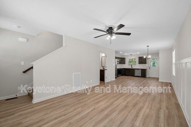 Building Photo - 174 Oak St