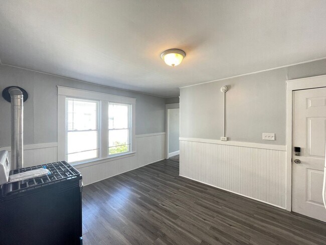 Building Photo - 398 Amory St