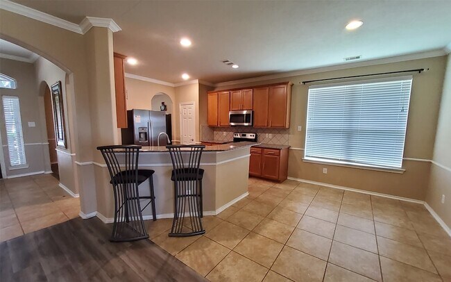 Building Photo - 25047 Lenora Dr