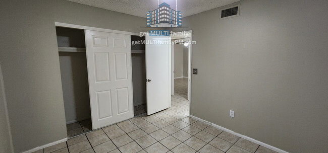 Building Photo - Discover Your Ideal Home: 3-Bed/2-Bath Apa...