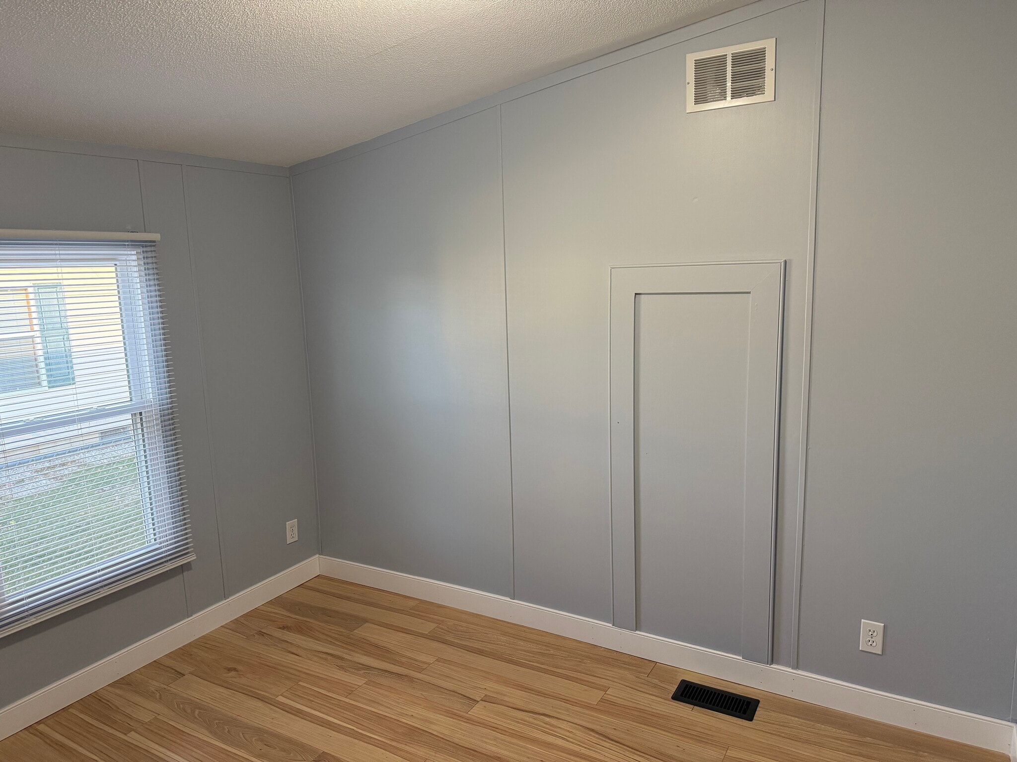 Building Photo - 700 S Clyde St