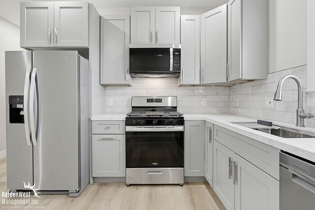 Building Photo - Beautifully Renovated 4Bdm 2Ba Apartment with Modern Finishes in San Diego!