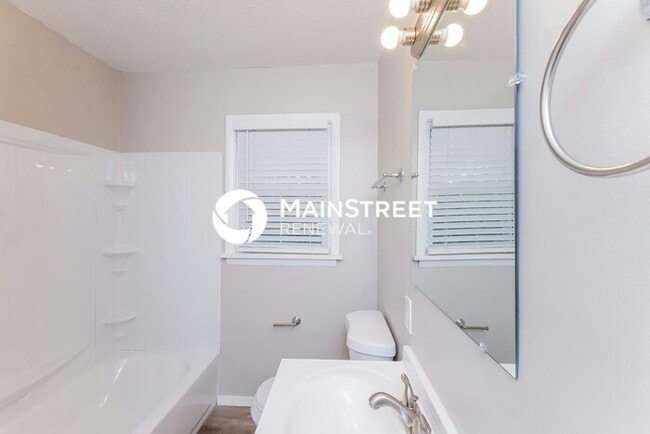 Building Photo - 3 Bedroom Pet-Friendly Home in Jeffersonville, IN with Main Street Renewal