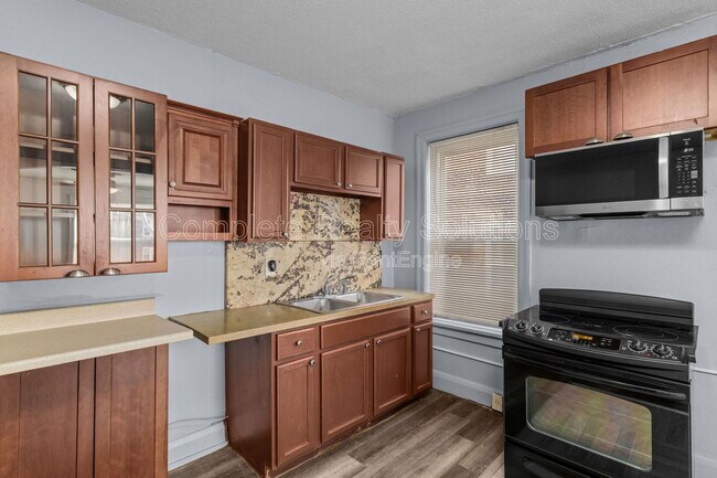 Building Photo - 3530 Oregon Ave