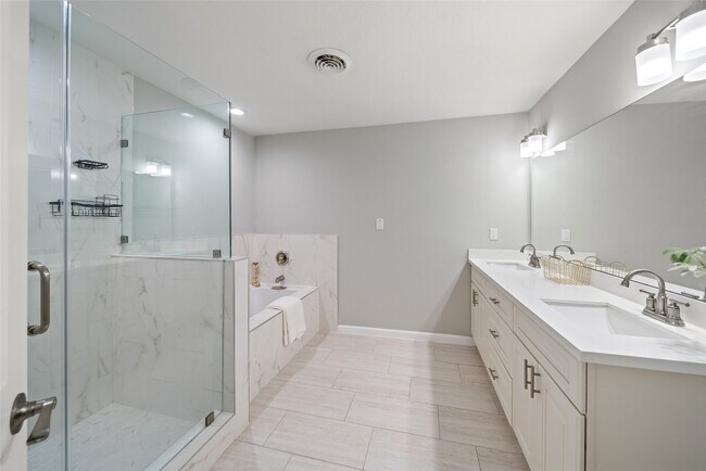 Building Photo - 5755 Belvedere Dr