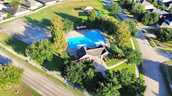 Building Photo - 16319 Autumn Leigh Dr