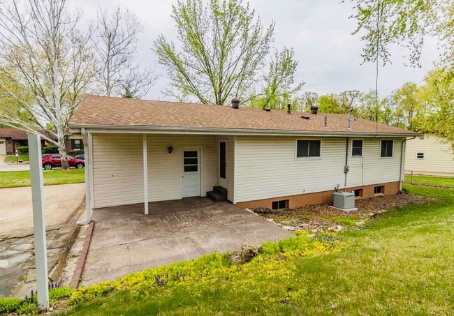 Building Photo - Great 3 bed, 2 bath home Located in Fenton