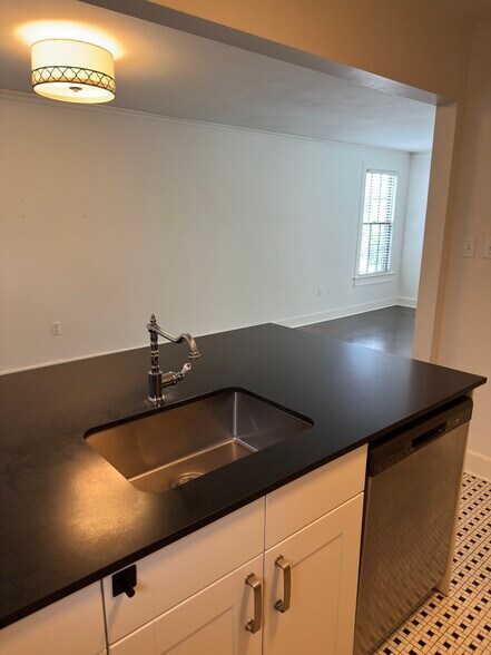 Building Photo - 772 Lakeland Dr