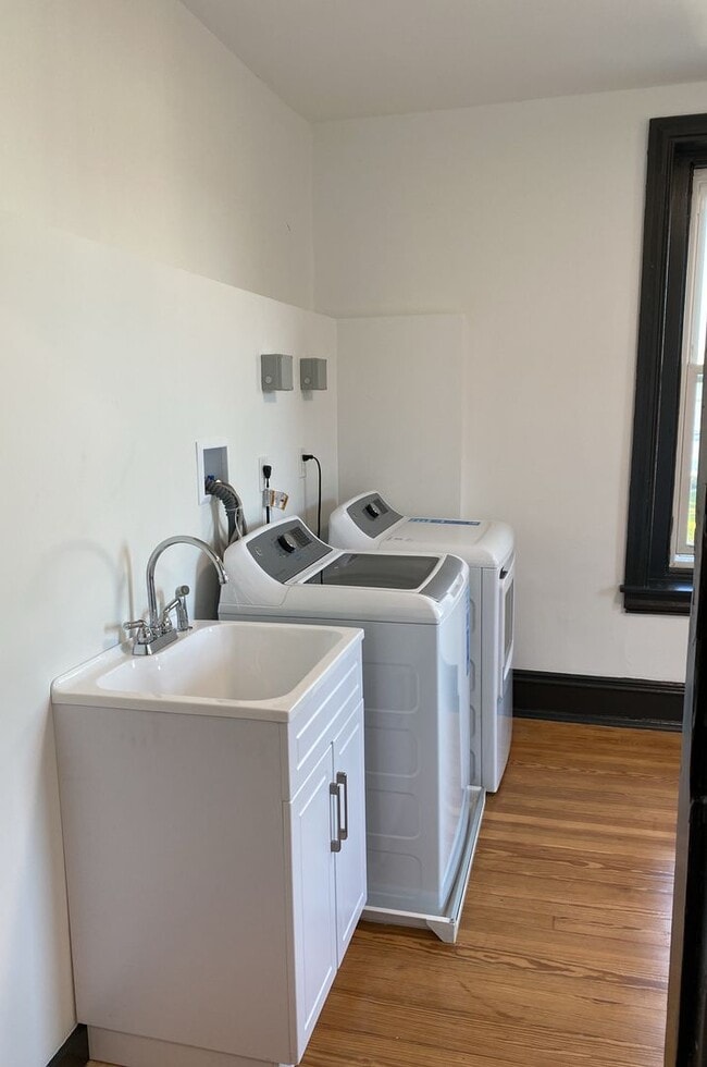 Building Photo - The Phoenixville Lofts-Upgraded Studio/1 b...