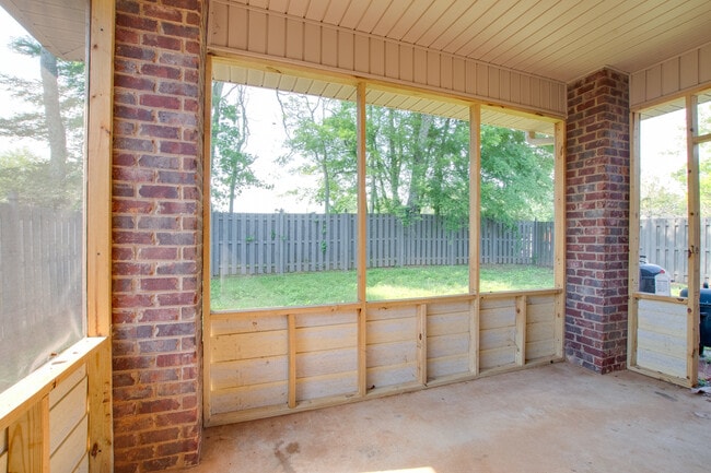 Building Photo - 150 Shrewsberry Dr