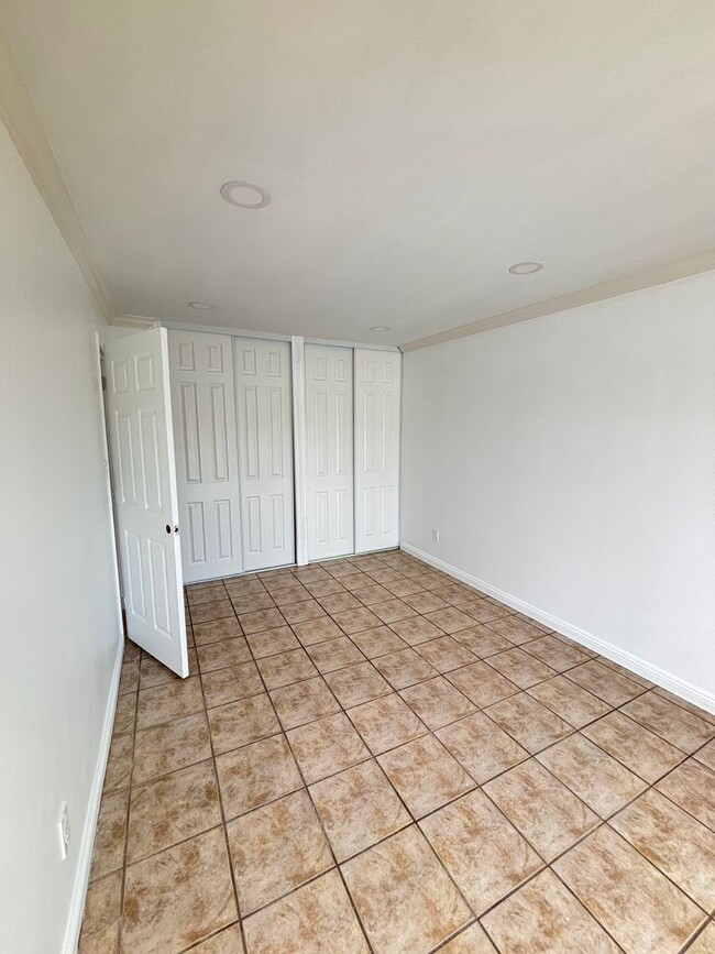 Building Photo - 2 bedrooms 1 bath duplex in Chula Vista.