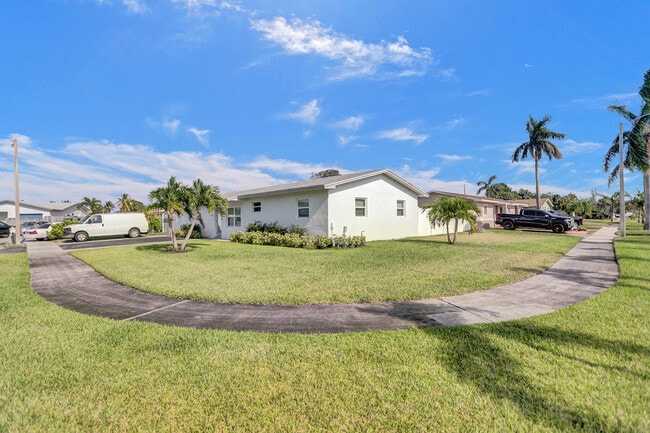 Building Photo - 1210 SW 10th Terrace