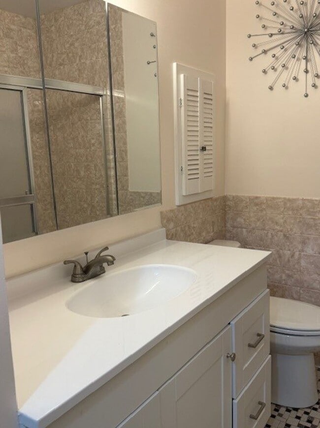 Building Photo - 2 BD  1 BA  South Colonie Schools
