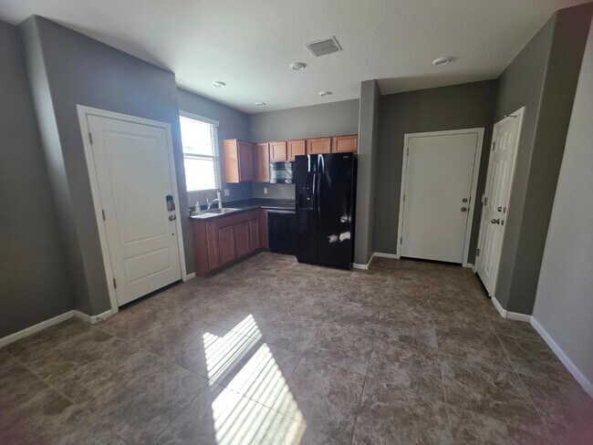 Building Photo - 9 S 195th Ln