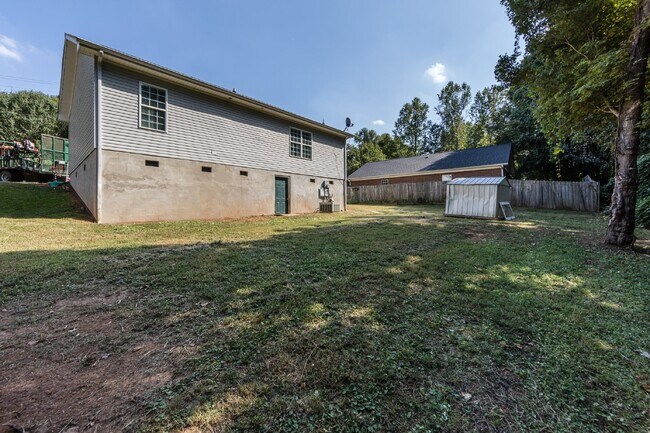 Building Photo - 814 King Arthur Dr