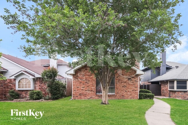 Building Photo - 2026 Greenview Dr