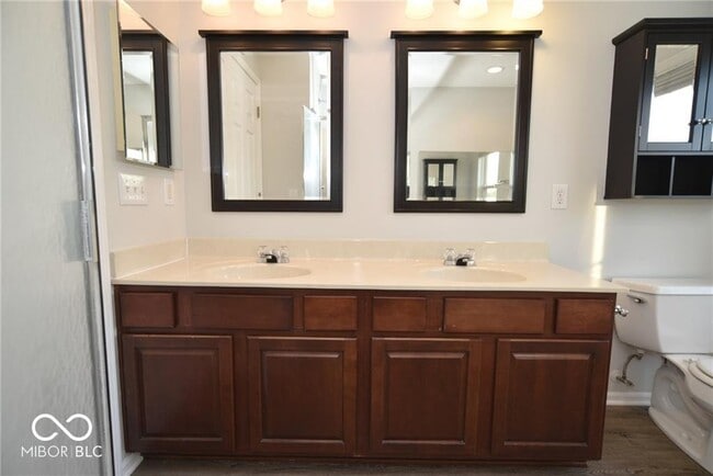 Building Photo - 5742 Cantigny Way N